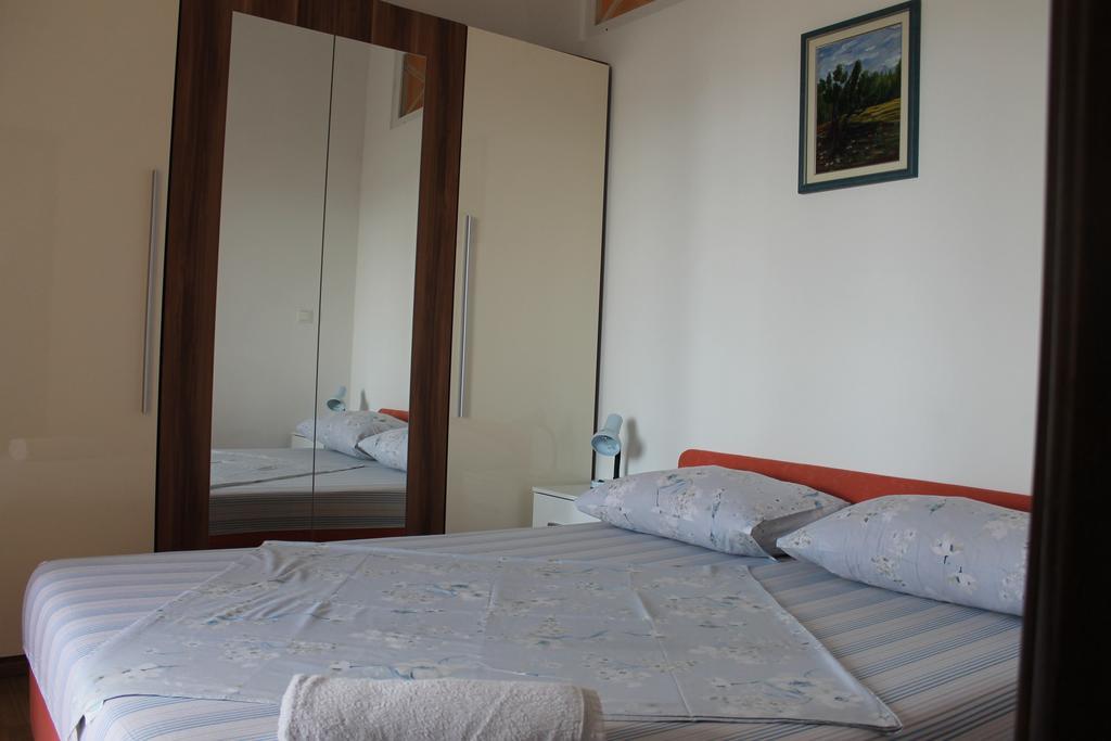 Apartment Nera พูลา ภายนอก รูปภาพ