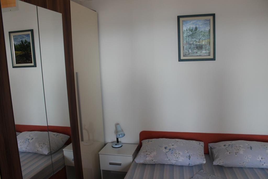 Apartment Nera พูลา ภายนอก รูปภาพ