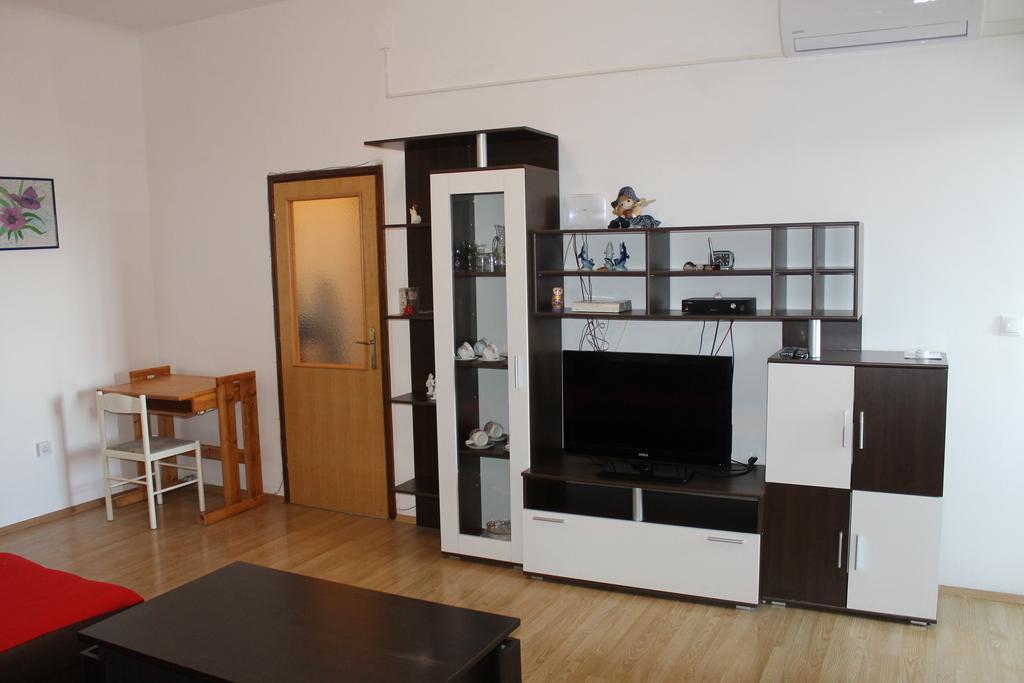 Apartment Nera พูลา ภายนอก รูปภาพ