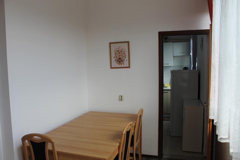 Apartment Nera พูลา ภายนอก รูปภาพ